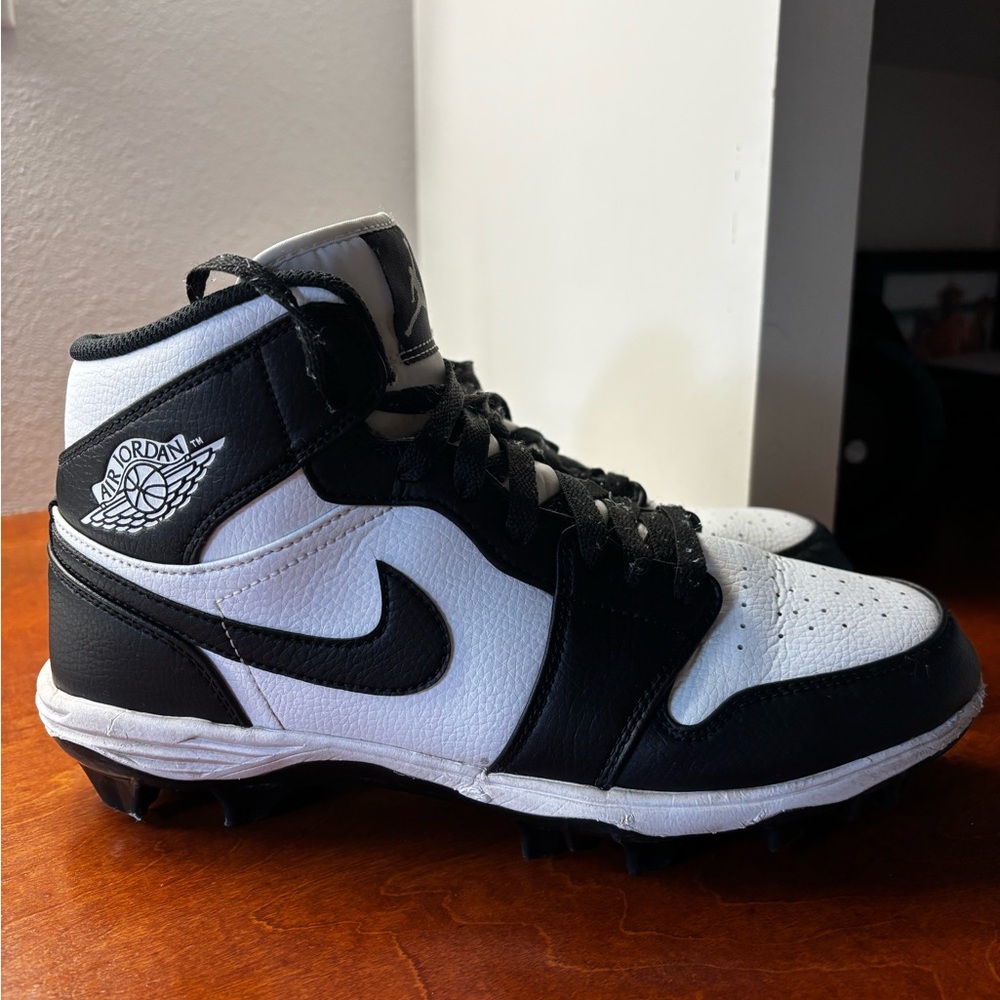 Men’s Jordan 1 Mid TD Football Cleat size 9